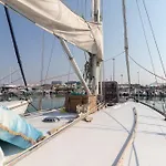 Quo Vadis Yacht In Harbor Bateau-hôtel *