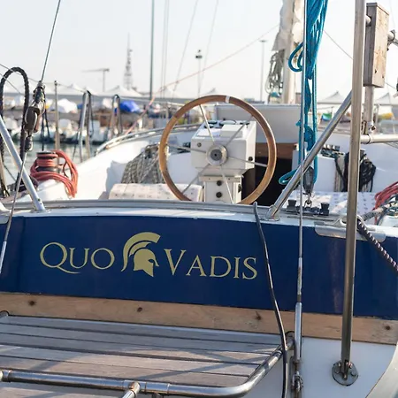 Hotel na wodzie Quo Vadis Yacht