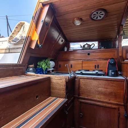 Hotel na wodzie Quo Vadis Yacht