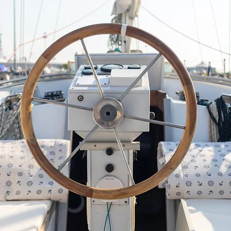 Hotel na wodzie Quo Vadis Yacht *