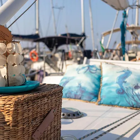Hotel na wodzie Quo Vadis Yacht
