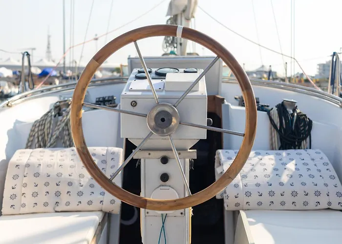 Bateau-hôtel Quo Vadis Yacht In Harbor *