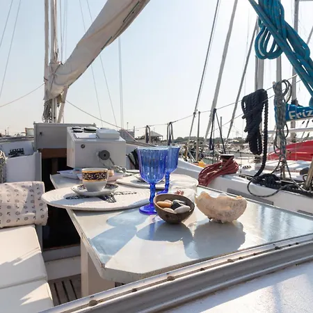 Πλωτό κατάλυμα Quo Vadis Yacht