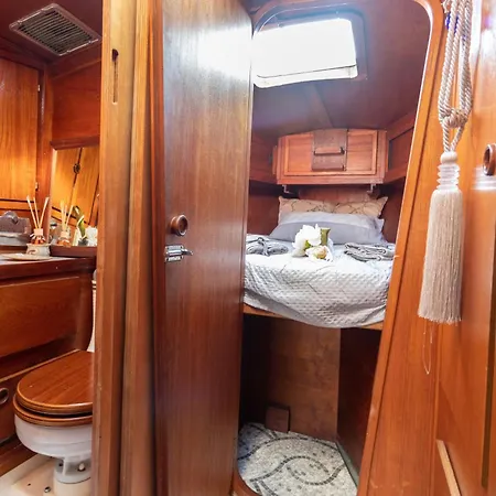 Πλωτό κατάλυμα Quo Vadis Yacht Μπισέλιε