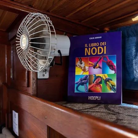 Quo Vadis Yacht Μπισέλιε