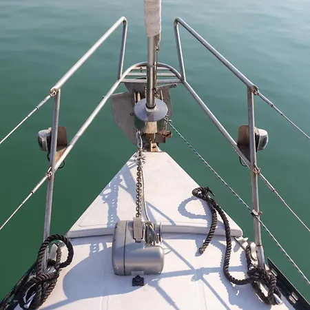 Quo Vadis Yacht Πλωτό κατάλυμα *