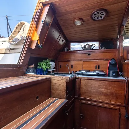 Quo Vadis Yacht * Μπισέλιε