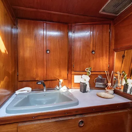 Πλωτό κατάλυμα Quo Vadis Yacht
